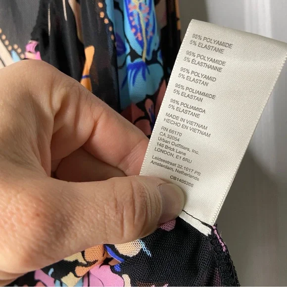 Free People Of Paradise Black Floral Sheer Crop Top size Small NEW - Picture 13 of 15